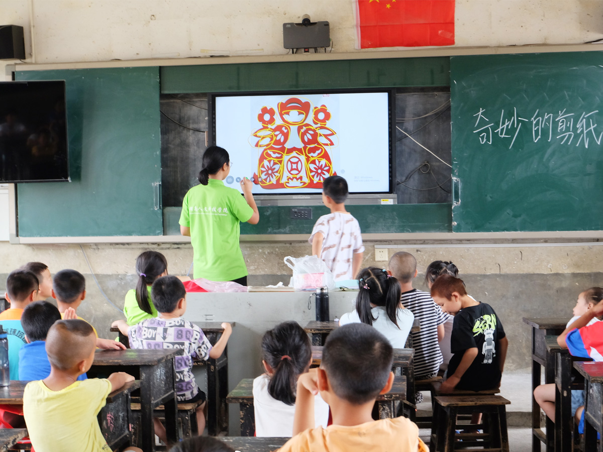 山村教师和学生